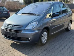 Grau Gebraucht 2006 Citroën Xsara Picasso Exclusive Van / Kleinbus | 2.198 € (Fairer Preis)
