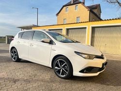Weiß Gebraucht 2018 Toyota Auris Team Limousine | 12.500 € (Guter Preis)