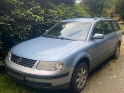 Blau Gebraucht 1998 VW Passat Limousine | 750 € (Guter Preis)