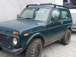 Grün Gebraucht 2010 Lada niva SUV | 5.500 € (Fairer Preis)