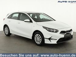Deluxeweiß metallic Neu 2025 Kia Ceed Kleinwagen | 23.495 € (Guter Preis)