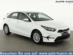 Deluxeweiß metallic Neu 2025 Kia Ceed Limousine | 23.995 € (Guter Preis)