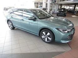 Grün Gebraucht 2024 VW Passat Business Kombi | 38.990 €
