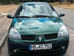 Grün Gebraucht 2002 Renault Clio II Limousine | 999 € (Fairer Preis)