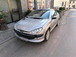 Silber Gebraucht 2005 Peugeot 206 CC Cabrio | 750 €