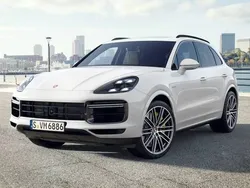 Weiß Gebraucht 2023 Porsche Cayenne Turbo S SUV | 138.880 € (Superpreis)