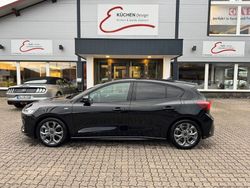 Schwarz Gebraucht 2024 Ford Focus ST-Line Limousine | 23.990 € (Fairer Preis)