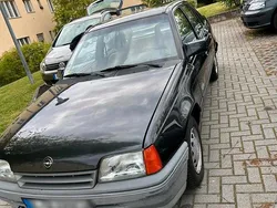 Schwarz Gebraucht 1990 Opel Kadett Limousine | 4.500 €