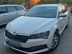 Weiß Gebraucht 2020 Skoda Superb Ambition Kombi | 17.990 € (Etwas zu teuer)