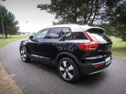 Schwarz Gebraucht 2019 Volvo XC40 Momentum SUV | 26.400 € (Fairer Preis)