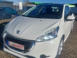Weiß Gebraucht 2012 Peugeot 208 Kleinwagen | 5.999 € (Teuer)