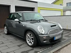 Grau Gebraucht 2005 Mini Cooper S Kleinwagen | 2.700 € (Fairer Preis)