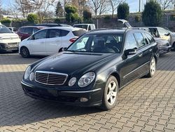 Melanite black metallic Gebraucht 2004 Mercedes E220 Avantgarde Kombi | 1.999 €