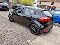 Schwarz Gebraucht 2015 Kia Rio Limousine | 7.590 € (Fairer Preis)