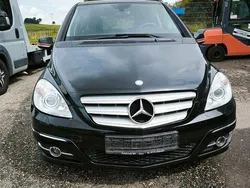 Schwarz Gebraucht 2010 Mercedes B200 Van / Kleinbus | 4.700 € (Superpreis)