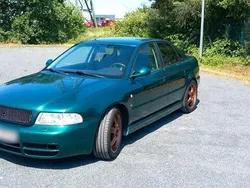 Grün Gebraucht 1997 Audi A4 Limousine | 5.500 €