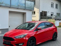 Rot Gebraucht 2016 Ford Focus Limousine | 7.500 € (Fairer Preis)