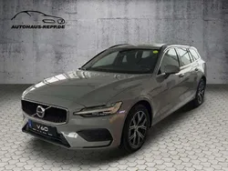 Grau Gebraucht 2024 Volvo V60 Kombi | 40.890 € (Fairer Preis)