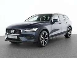 Blau Gebraucht 2024 Volvo V60 CC Ultimate Kombi | 46.880 € (Fairer Preis)