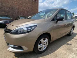 Beige Gebraucht 2015 Renault Scénic III LIMITED Van / Kleinbus | 6.990 € (Fairer Preis)