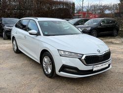 Bila moon/moon white Gebraucht 2023 Skoda Octavia Ambition Kombi | 19.499 € (Guter Preis)