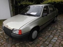 Gold Gebraucht 1986 Opel Kadett Limousine | 4.650 €
