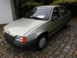 Gold Gebraucht 1986 Opel Kadett Limousine | 4.650 €