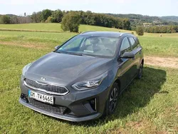 Grau Gebraucht 2021 Kia Ceed Sportswagon Vision Kombi | 18.900 € (Fairer Preis)
