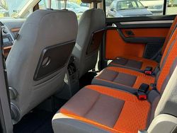 Schwarz Gebraucht 2007 VW Touran Van / Kleinbus | 5.500 € (Fairer Preis)