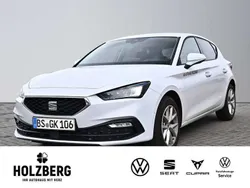 Glacial weiß Gebraucht 2024 Seat Leon Style Limousine | 27.975 € (Guter Preis)