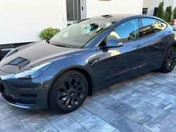Grau Gebraucht 2022 Tesla Model 3 Standard Range Plus Limousine | 26.800 € (Guter Preis)