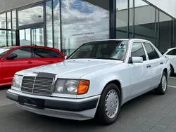 Weiß Gebraucht 1992 Mercedes E320 Limousine | 11.890 €