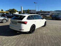 Weiß Gebraucht 2020 Skoda Octavia Ambition Kombi | 15.400 € (Fairer Preis)
