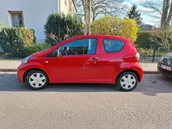 Rot Gebraucht 2009 Toyota Aygo Kleinwagen | 3.000 € (Teuer)