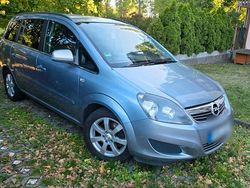Grau Gebraucht 2010 Opel Zafira Van / Kleinbus | 2.250 € (Etwas zu teuer)