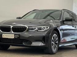 Mineralgrau metallic Gebraucht 2022 BMW 330e Sport Line Kombi | 31.349 € (Guter Preis)