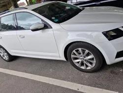 Weiß Gebraucht 2020 Skoda Octavia Tour Kombi | 18.490 € (Guter Preis)
