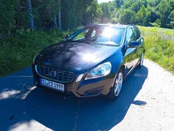 Schwarz Gebraucht 2010 Volvo V60 Momentum Kombi | 5.480 € (Guter Preis)