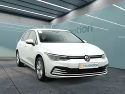Weiß Gebraucht 2024 VW Golf VIII Life Limousine | 25.100 € (Guter Preis)