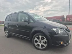 Schwarz Gebraucht 2009 VW Touran Van / Kleinbus | 4.300 € (Fairer Preis)