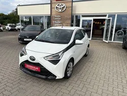Weiß Gebraucht 2021 Toyota Aygo X-play Kleinwagen | 9.450 € (Fairer Preis)