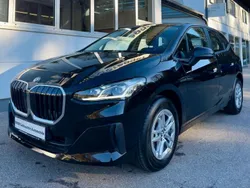 Schwarz 2 Gebraucht 2023 BMW 218 Active Tourer Van / Kleinbus | 28.900 € (Fairer Preis)