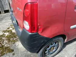 Rot Gebraucht 2001 Opel Agila Kleinwagen | 850 €