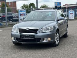 Grau Gebraucht 2012 Skoda Octavia Ambition Kombi | 6.999 € (Fairer Preis)