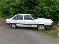 Weiß Gebraucht 1987 Audi 80 Limousine | 1.850 €