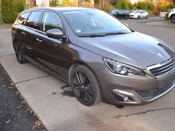 Grau Gebraucht 2014 Peugeot 308 SW Active Kombi | 5.800 €