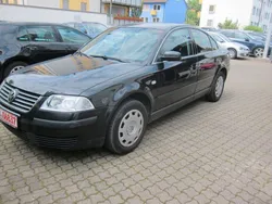 Schwarz Gebraucht 2003 VW Passat Family Limousine | 1.999 € (Fairer Preis)