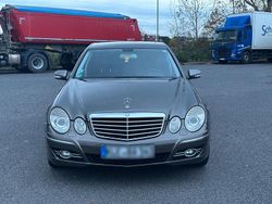Grau Gebraucht 2006 Mercedes E350 Limousine | 5.900 € (Etwas zu teuer)