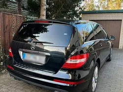Schwarz Gebraucht 2011 Mercedes R350 Van / Kleinbus | 19.999 €