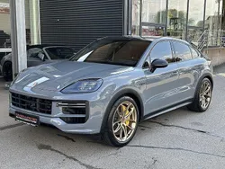 Grau Neu 2024 Porsche Cayenne Turbo E-Hybrid SUV | 225.990 €